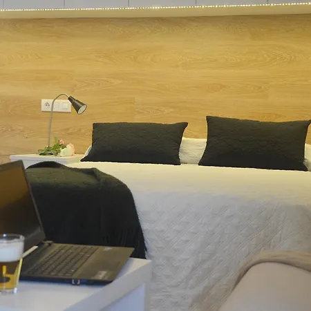 Atrium Apartment *