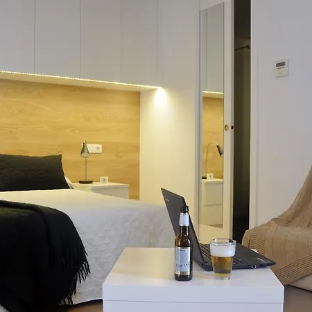 Atrium Apartment *