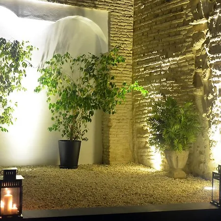 Atrium Apartment *