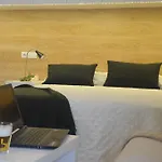 Atrium Apartment *