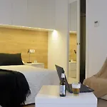 Atrium Apartment *