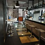 Atrium Apartment *
